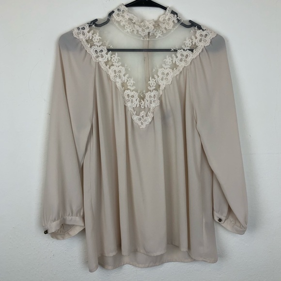 Forever 21 Tops - Love 21 3/4 Sleeve Top w Lace Collar